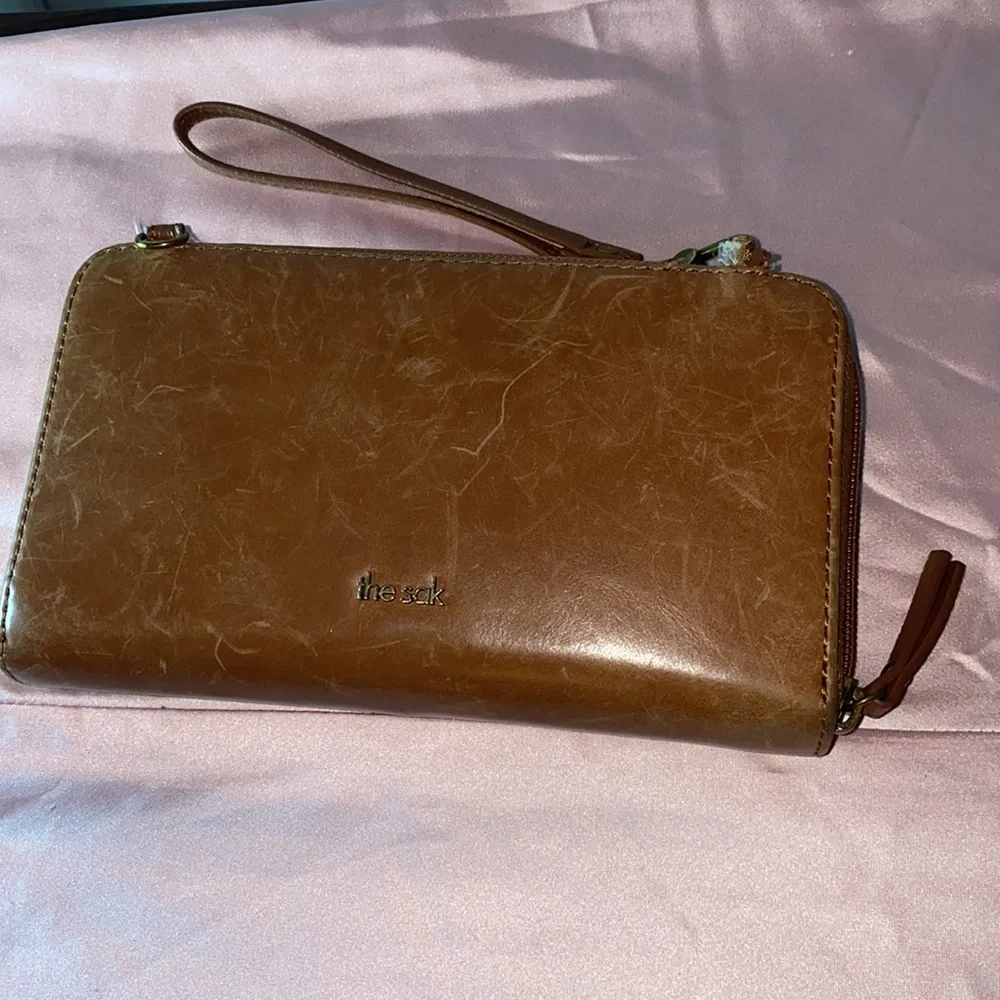 Iris Large Embossed Leather Smartphone Gold Tone Brown Wristlet Wallet Purse